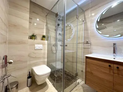 a bathroom with a shower and a toilet and a sink at Appartement neuf 1 Ch - 5 min de la gare in Marrakech