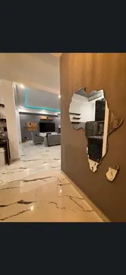 a room with a wall with a broken wall at Apparemment chic in Marrakech