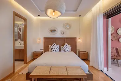 a bedroom with a large bed and a table at Magnifique appart Moderne à Gueliz in Marrakech