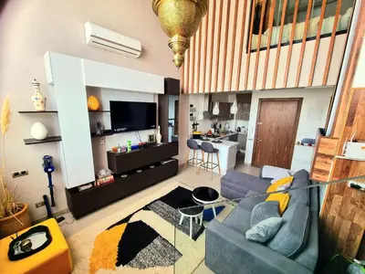 a living room with a blue couch and a table at Nid douillet dans la ville Rose in Marrakech