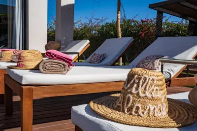 a straw hat sitting on top of a bed at Villa Alanaé piscine chauffée in Douar Bellouk