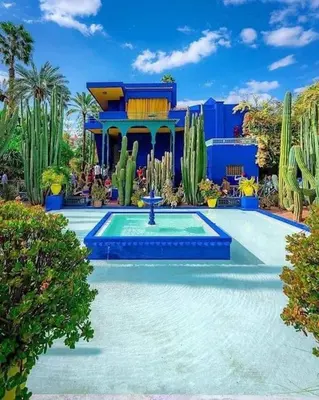 a house with a swimming pool with a fountain at Jardin Majorelle Appartement in Marrakech