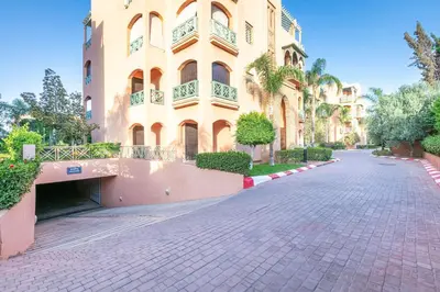 an empty street in front of a building at Appartement cosy Piscine et chill in Marrakech