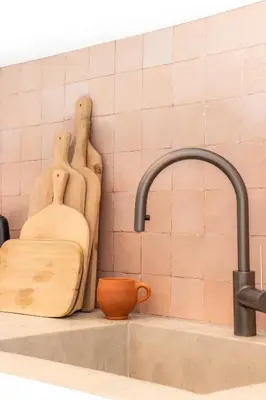a kitchen sink with two wooden people on the wall at Riad Doum Collection 2 in Marrakech