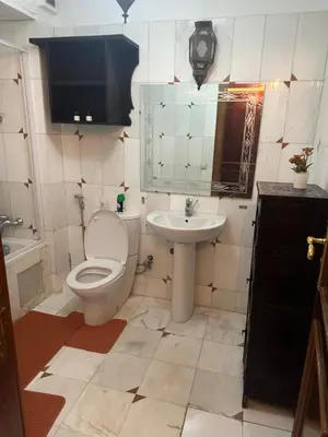 a bathroom with a toilet and a sink at Magnifique appartement 2 chambres et piscine de standing in Marrakech