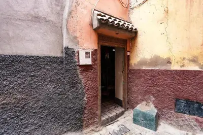 an entrance to a building with a door at Riad Petit Palais 100m2 in der Medina mit Terrasse in Marrakech