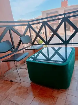 two chairs and a table on a balcony at Resort med 24t sikkerhet og basseng - nærme Gueliz in Marrakech
