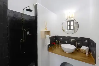 a bathroom with a sink and a mirror at Riad Ptit Kech, Bassin terrasse - Petits déjeuners in Marrakech