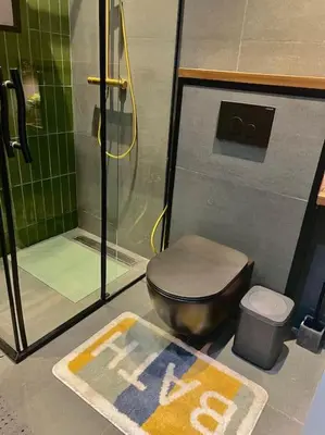 a bathroom with a toilet and a shower at Appartement Marrakech Hivernage N4 RESIDENCE CAPRICE PALACE in Marrakech