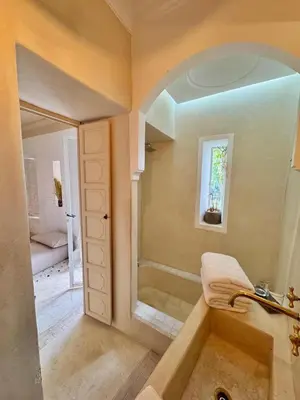 a bathroom with a shower and a sink with a mirror at Riad privé luxe 3 chambres dans la médina de Marrakech y compris petit dejeuner in Marrakech