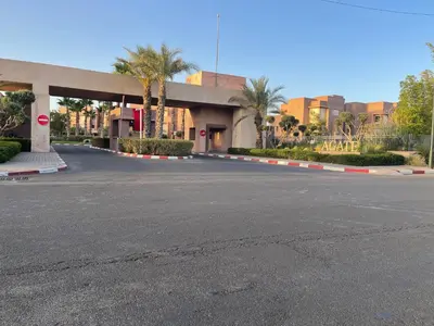 an empty parking lot in front of a building at Prestigia 2 chambres vue piscine agate in Marrakech