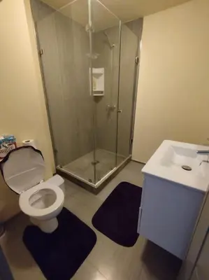 a bathroom with a shower and a toilet and a sink at Appartement calme, proche de toutes commodités in Marrakech