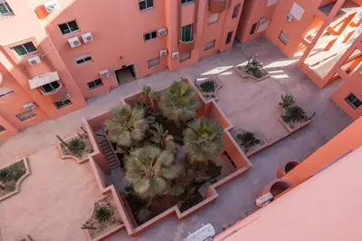 an overhead view of a courtyard with palm trees at Appartement de luxe B5 1er in Marrakech