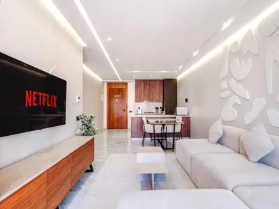 a living room with a couch and a tv at Style et Comfortable au Centre de la Ville in Marrakech