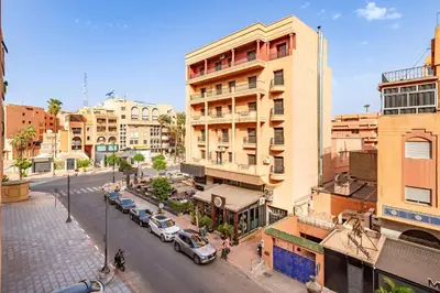 an overhead view of a city street with buildings at appt élégant et confort dans le centre de Marrakech in Marrakech