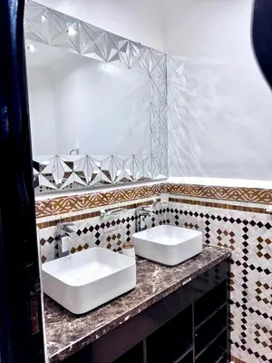 a bathroom with two sinks and a large mirror at Medley Luxury Villa - PARKING, WIFI & PISCINE in Marrakech