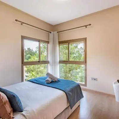 garden and pool view 3 rooms 10min to town center