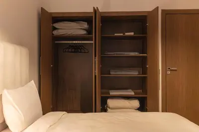 a bedroom with a closet with a bed in it at Appartement au cœur de Marrakech in Marrakech