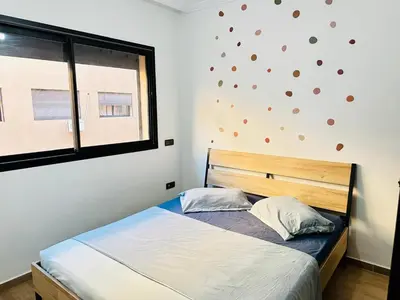 a small bedroom with a bed and a window at Appartement au centre de Gueliz, hivernage in Marrakech