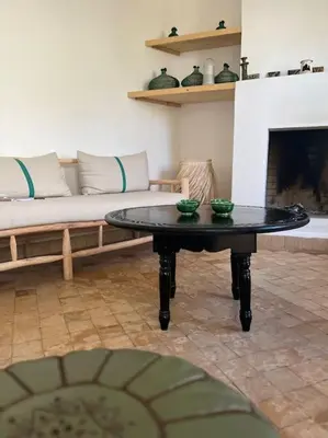 a living room with a coffee table and a couch at Riad Dar Fannan en exclusivité in Marrakech