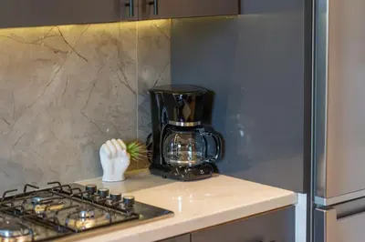 a blender sitting on top of a counter next to a stove at Piscine Hivernage plein Centre in Marrakech