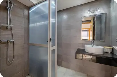 a bathroom with a shower and a sink at Grand appartement deux terrasses in Marrakech