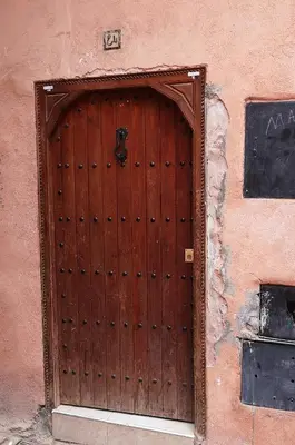 a wooden door on the side of a building at BAHIA BIKE APPART 1 - Terrasse in Marrakech
