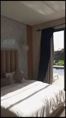 a bedroom with a large white bed and a window at Villa 4 chambres sans vis à vis in Marrakech