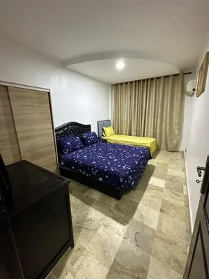 a small bedroom with a bed and a window at Le Chaleureux 34 face de la gare CTM Hivernage in Marrakech