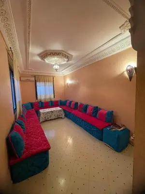 a living room with a red and blue couch at Jolie appartement à Marrakech in Marrakech