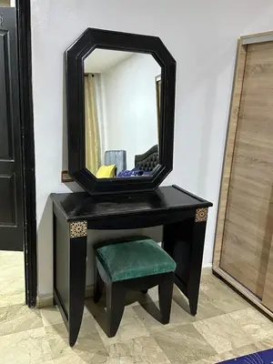 a black dressing table with a mirror and a stool at DARNA 34 FACE GARE CTM HIVERNAGE a 10MN DE L'AEROPORT in Marrakech