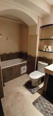 a bathroom with a toilet and a bath tub at Gueliz apartment 2 chambres Marrakech in Marrakech