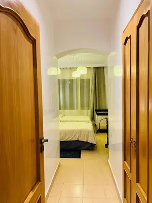 a small bedroom with a bed and a mirror at Appartement Centre de Gueliz in Marrakech