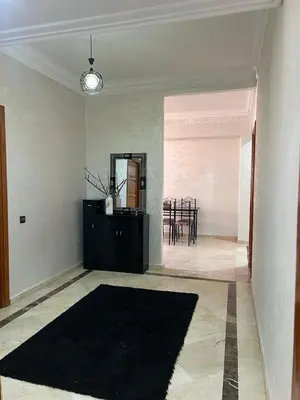 a living room with a mirror and a black rug at Appartement deux chambres a gueliz in Marrakech