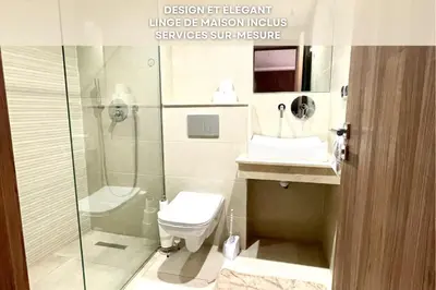 a bathroom with a toilet and a shower and a sink at Mama cosy - Clim, Wifi, Piscine en centre ville in Marrakech