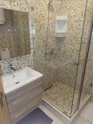 a bathroom with a sink and a shower at Studio lumineux pour location journalière in Marrakech