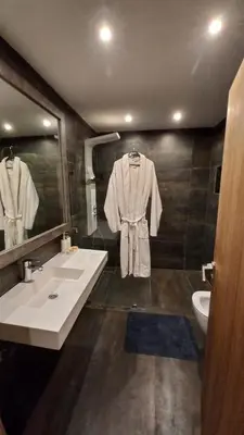 a bathroom with a sink and a toilet and a mirror at Appartement proche Gueliz in Marrakech