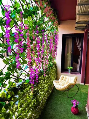 a garden with purple flowers and a chair at Appartement luxe au cœur de Marrakech in Marrakech