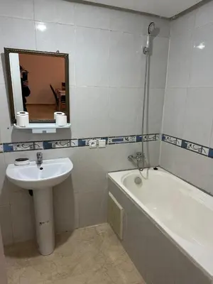 a bathroom with a sink and a tub and a mirror at l'évasion 8 face gare CTM Hivernage a 10mn de l'aéroport in Marrakech