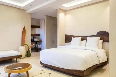 a bedroom with a large bed with a wooden headboard at Suite avec vue époustouflante sur les jardins majorelle in Marrakech