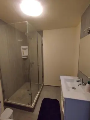 a bathroom with a shower and a sink at Appartement calme, proche de toutes commodités in Marrakech