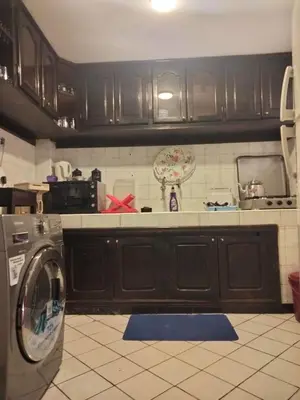 a kitchen with a washing machine in a kitchen at LOGEMENT ENTIER MARRAKECh G26 N 35 in Marrakech