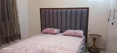a bedroom with a bed with two pink pillows at Horizon Sérénité in Marrakech