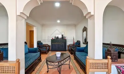 a living room with blue couches and a table at Appartement charmant à Guéliz in Marrakech