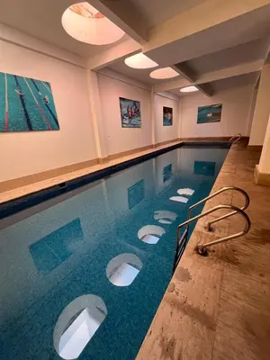 a swimming pool with a row of toilets in it at Studio moderne avec terrasse, piscine et parking à Guéliz, Marrakech in Marrakech