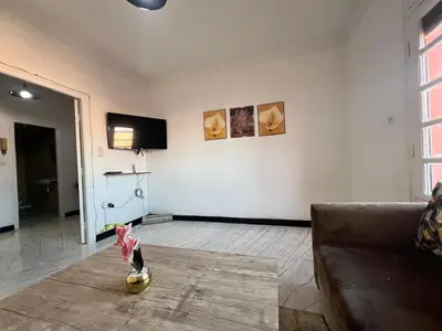 a living room with a couch and a tv at Résidence zitouna in Marrakech
