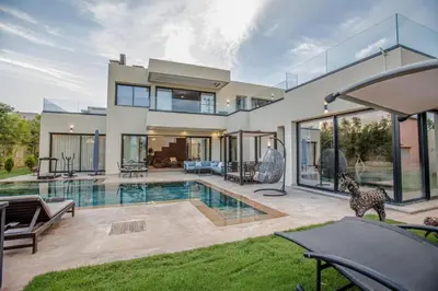 a large house with a swimming pool in a yard at Villa Athena 4 chambres piscine privée et jaccuzi in Marrakech