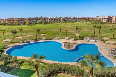 an overhead view of a swimming pool with palm trees at Luxury Saphir- Golf, piscines & calme in Marrakech