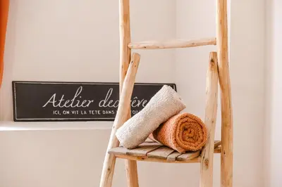 a wooden chair with a sign on a wall at Maison 3 chambre avec bassin chauffée centre ville Gueliz in Marrakech