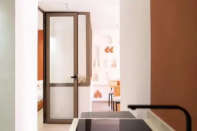 a hallway with a door leading into a room at Suite Soleil Charme, Confort & Emplacement Idéal in Marrakech